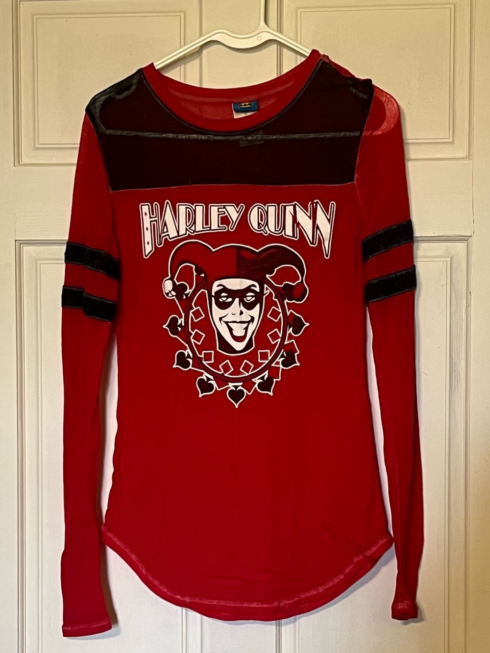 Women’s Juniors XS (1) Batman Sheer Long Sleeve Harley Quinn Shirt